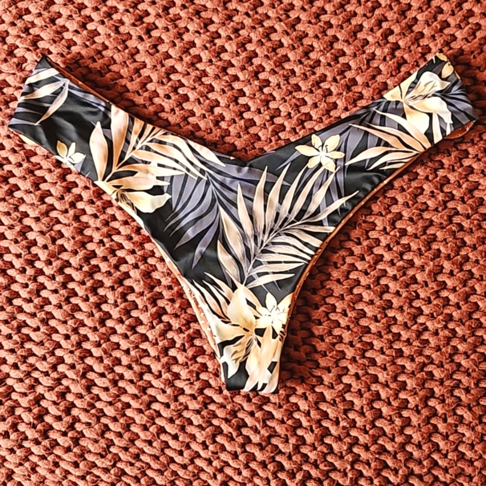 Billabong fiji bottom M safari nights